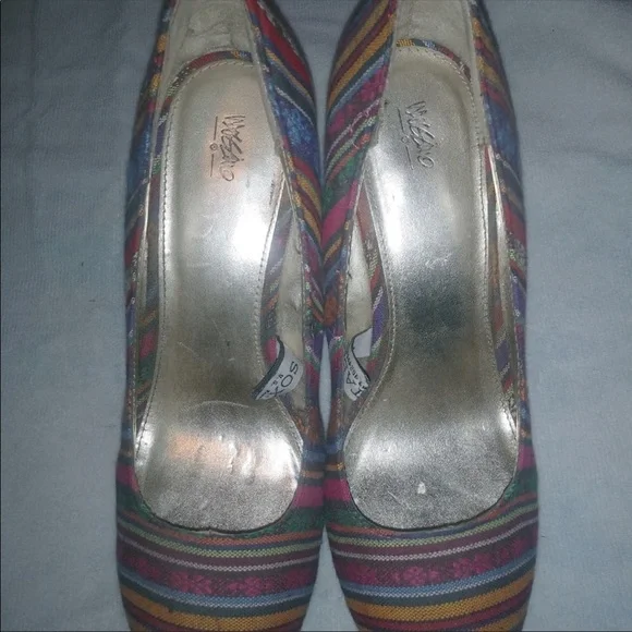 Fiesta platforms - Picture 2 of 3